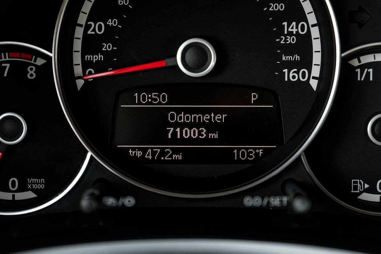 Used 2013 Volkswagen Beetle 2.0T FWD image 17