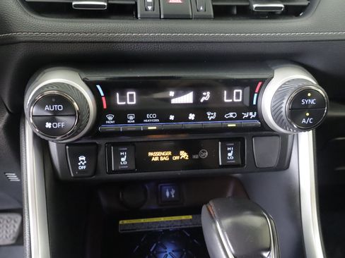 Used 2019 Toyota RAV4 Limited w/ Advanced Technology Package AWD/4WD image 17