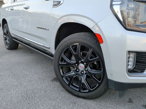 Used 2023 GMC Yukon XL Denali w/ Denali Reserve Package image 3