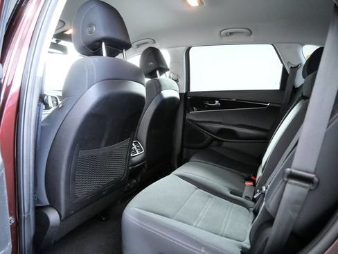 Used 2017 Kia Sorento AWD w/ LX Convenience Package image 12