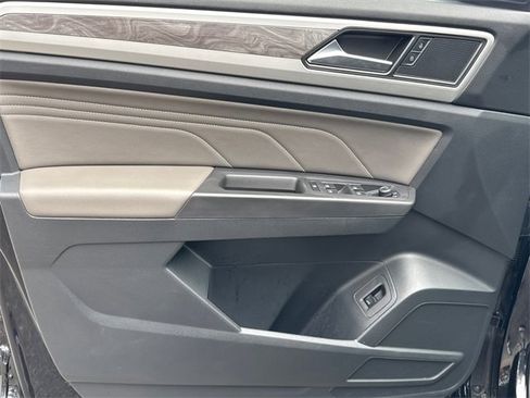 Used 2023 Volkswagen Atlas Cross Sport SE image 10