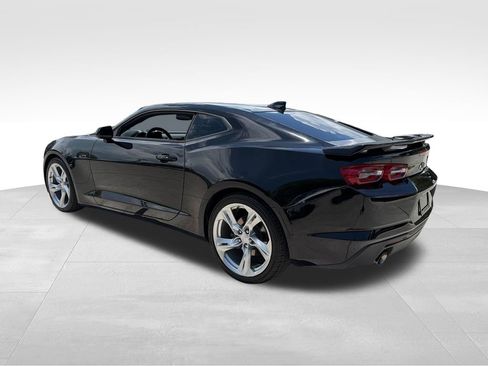 Used 2021 Chevrolet Camaro LT RWD image 9