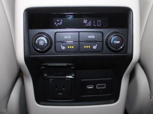 Used 2023 GMC Acadia Denali w/ Denali Ultimate Package AWD/4WD image 24