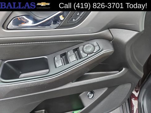 Used 2023 Chevrolet Traverse LT FWD image 11