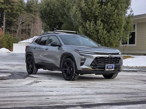 Used 2024 Chevrolet Trax ACTIV w/ Driver Confidence Package image 1