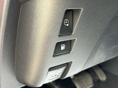 Used 2018 Toyota Prius Prime Premium FWD image 16