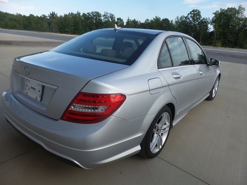 Used 2013 Mercedes-Benz C 250 Sport image 23