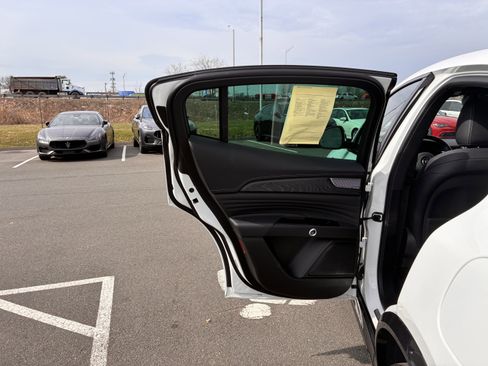 Used 2025 Maserati Grecale Modena image 30