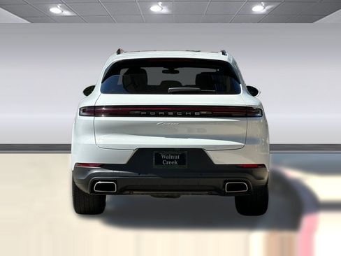 Used 2024 Porsche Cayenne AWD/4WD image 9
