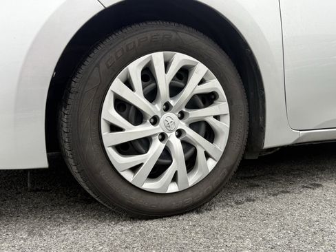 Used 2019 Toyota Corolla LE image 10