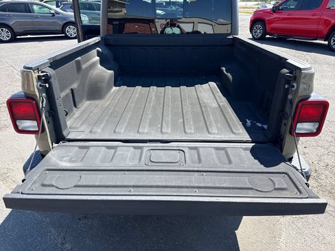 Used 2020 Jeep Gladiator Sport w/ Quick Order Package 24S AWD/4WD image 21