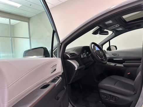 Used 2024 Toyota Sienna XSE AWD/4WD image 23