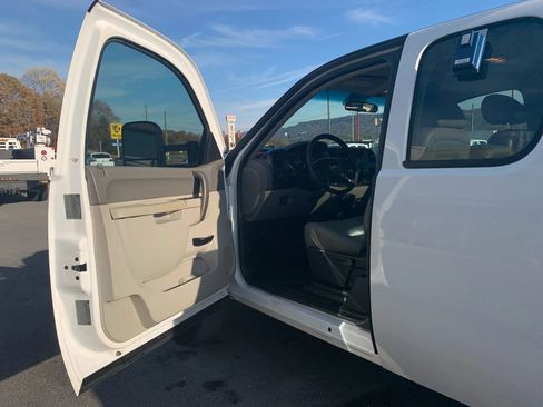 Used 2013 Chevrolet Silverado 3500 W/T image 4