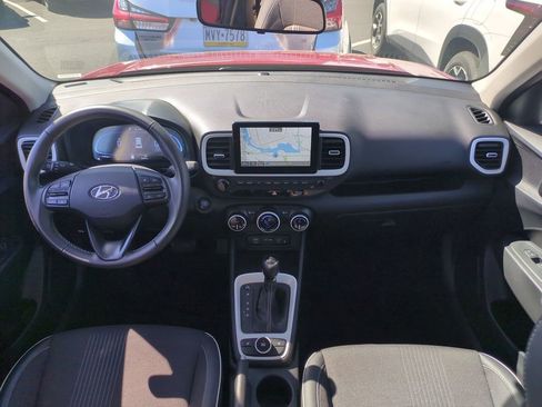 Used 2025 Hyundai Venue Limited FWD image 18