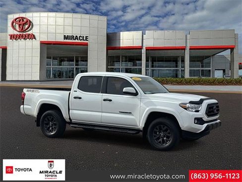 Used 2022 Toyota Tacoma SR5 w/ Technology Package image 1
