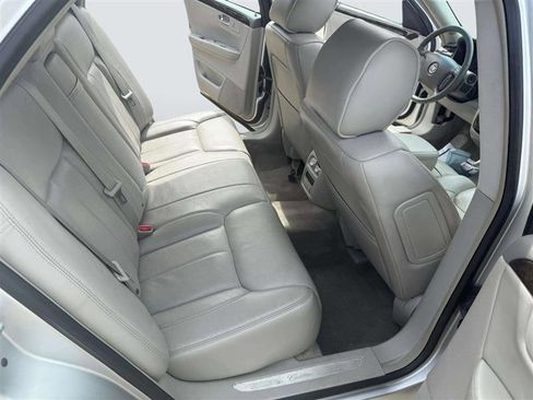 Used 2011 Cadillac DTS Luxury image 17