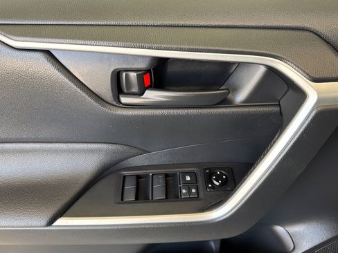 Used 2020 Toyota RAV4 LE w/ Carpet Mat Package FWD image 12