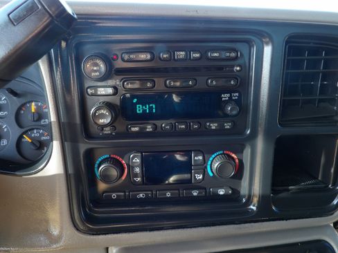 Used 2006 Chevrolet Silverado 2500 LT w/ Heavy-Duty Power Package image 17