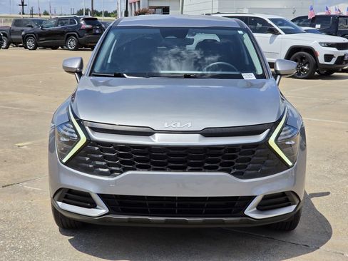Used 2025 Kia Sportage LX FWD image 3