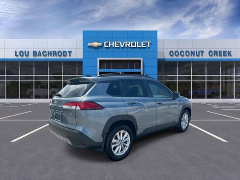 Used 2024 Toyota Corolla Cross LE w/ Moonroof Package image 8