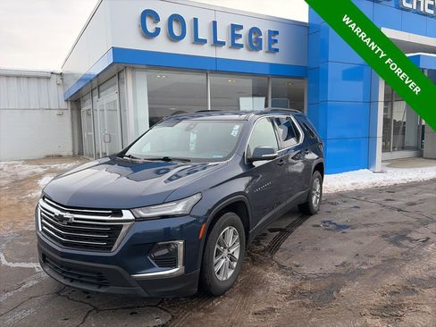 Used 2023 Chevrolet Traverse LT w/ Rear Camera Mirror Package AWD/4WD image 1