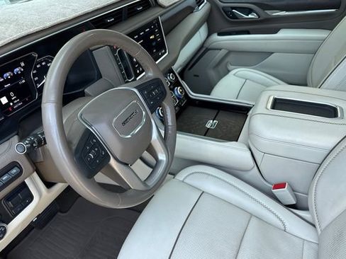 Used 2021 GMC Yukon Denali w/ Denali Ultimate Package AWD/4WD image 10