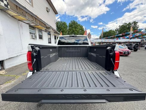 Used 2025 Toyota Tacoma TRD Off-Road AWD/4WD image 30