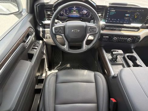 Used 2026 Chevrolet Silverado 1500 LT Trail Boss w/ Convenience Package II AWD/4WD image 17