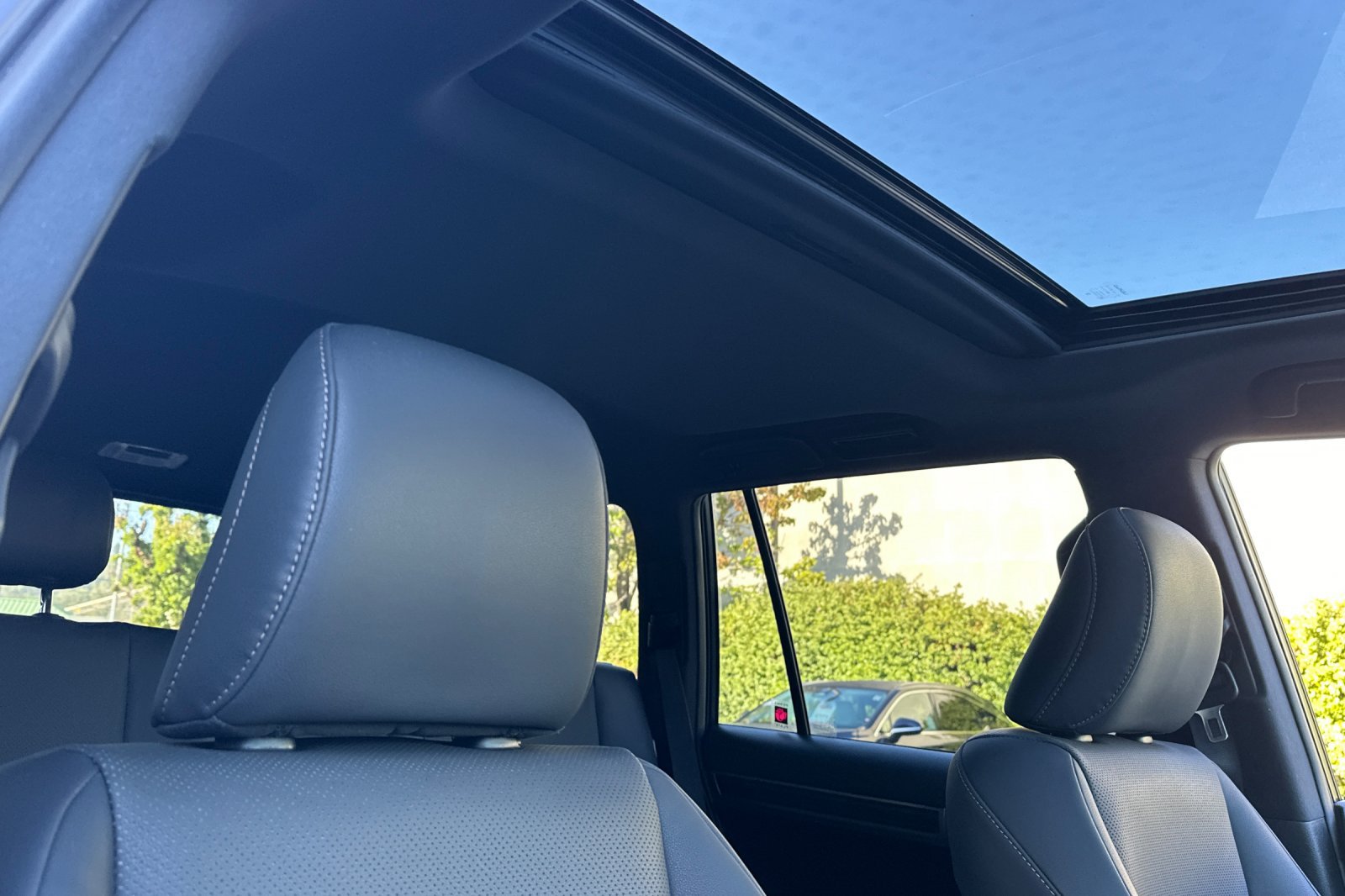 Used 2020 Lexus GX 460 Premium w/ Premium Package AWD/4WD image 25