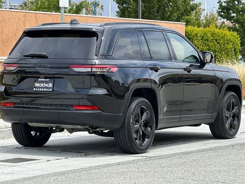 Used 2023 Jeep Grand Cherokee Altitude AWD/4WD image 4