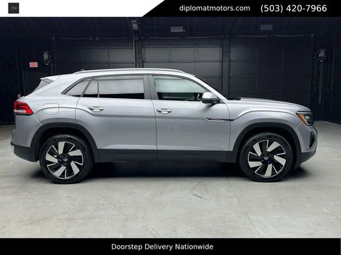 Used 2024 Volkswagen Atlas Cross Sport SE image 7