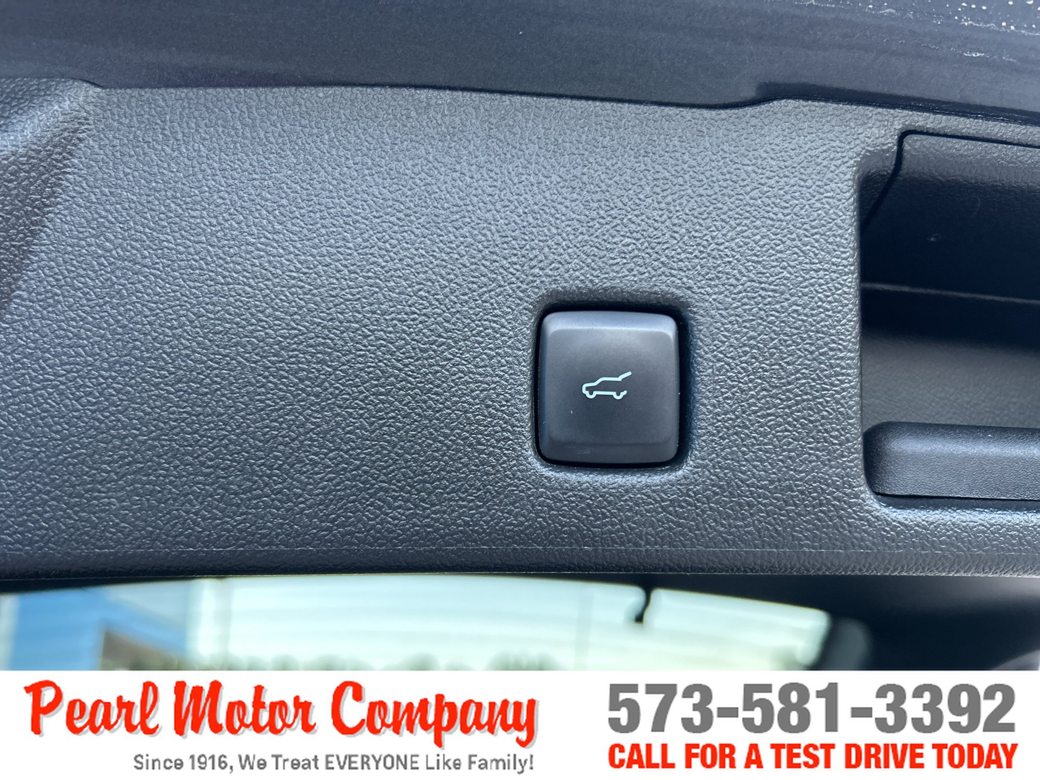 Used 2022 Ford Escape Titanium w/ Class II Trailer Tow Package AWD/4WD image 23