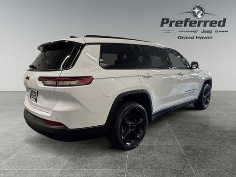 Used 2023 Jeep Grand Cherokee L Laredo AWD/4WD image 21