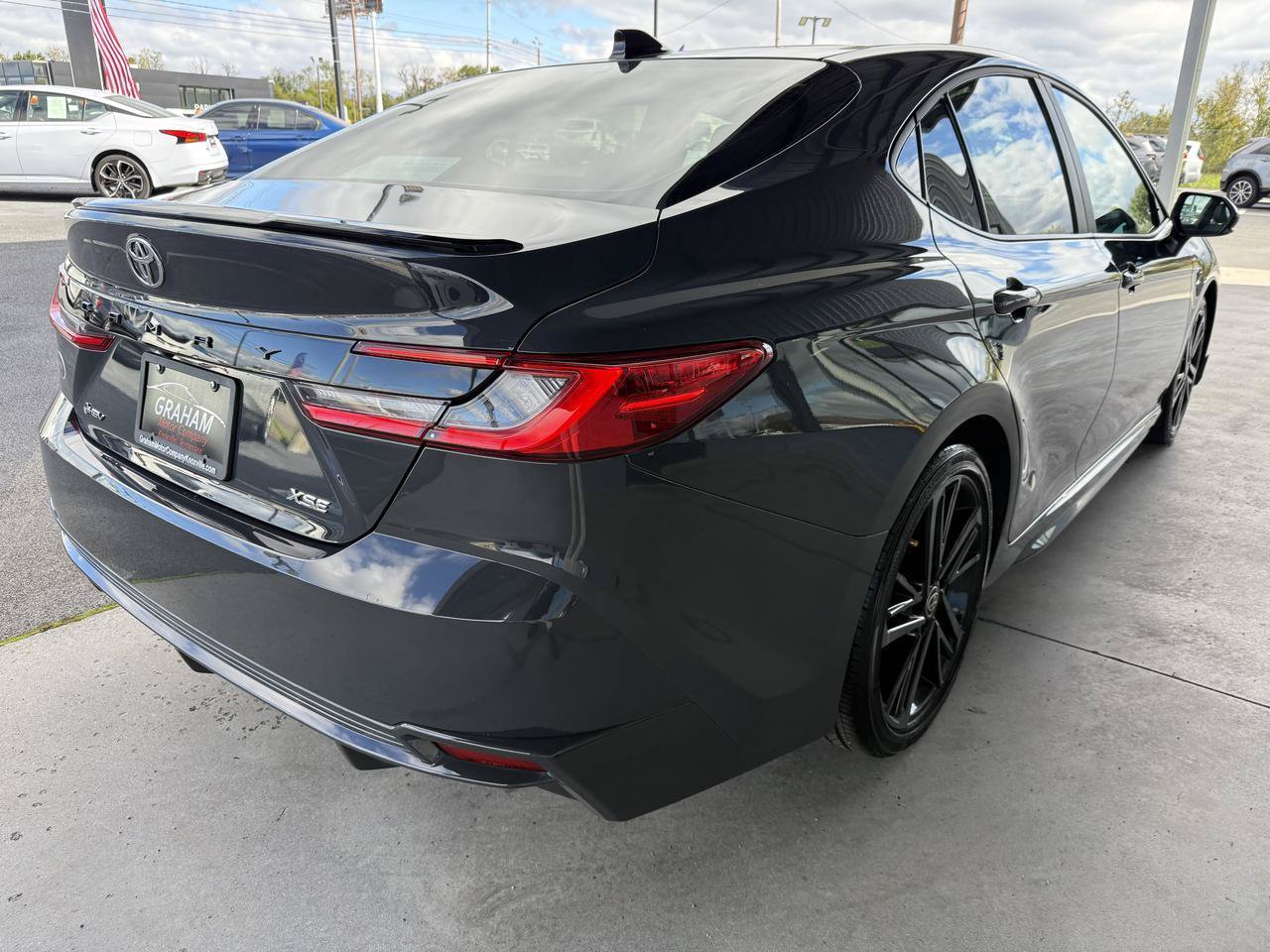 Used 2025 Toyota Camry XSE FWD image 4