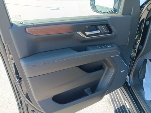 New 2026 GMC Yukon XL Denali w/ Denali Reserve Package image 8