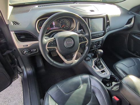 Used 2015 Jeep Cherokee Limited image 16