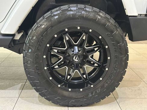 Used 2013 Jeep Wrangler Unlimited Sahara w/ Connectivity Group AWD/4WD image 8
