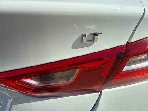 Used 2025 Chevrolet Malibu LT FWD image 13