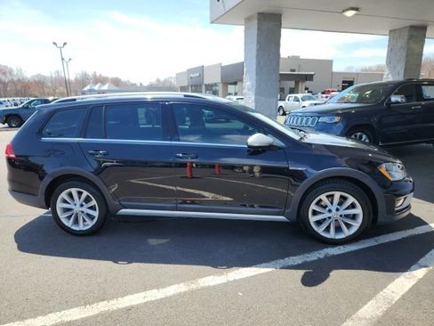 Used 2017 Volkswagen Golf Alltrack SE image 4