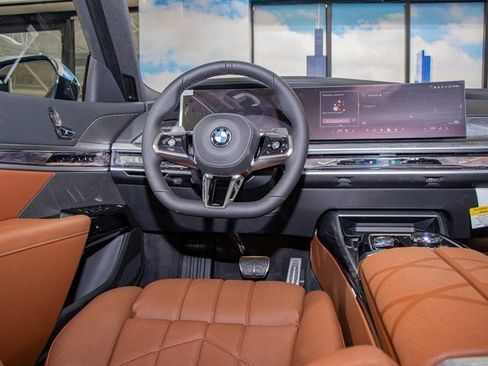 Used 2025 BMW 760i xDrive w/ Executive Package image 17