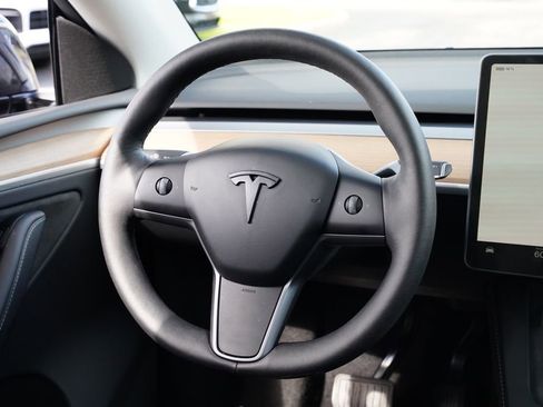 Used 2024 Tesla Model Y Long Range AWD/4WD image 22