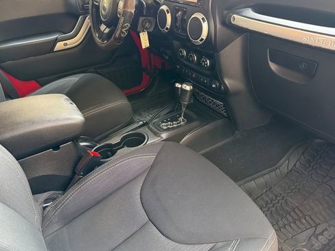 Used 2014 Jeep Wrangler Unlimited Rubicon w/ Connectivity Group AWD/4WD image 16