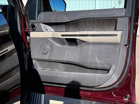 Used 2021 Ford Expedition Max Limited image 23