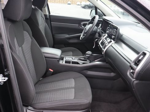 Used 2022 Kia Sorento LX image 17