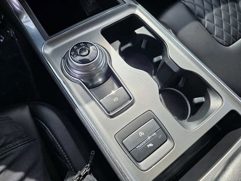 Used 2024 Ford Edge Titanium image 37