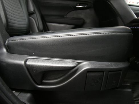 Used 2023 Toyota Highlander XSE image 29