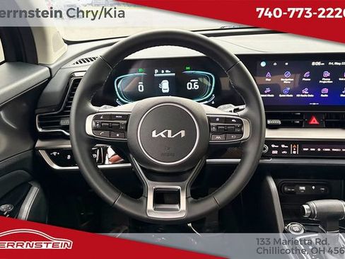 Used 2025 Kia Sportage EX AWD/4WD image 4