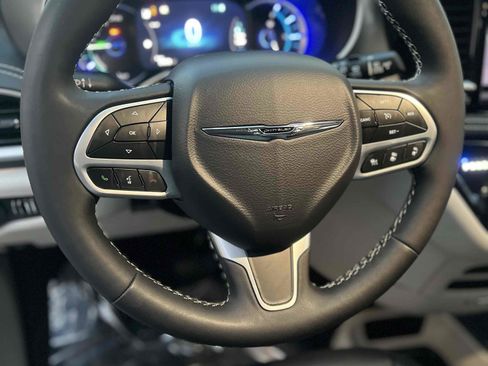 Used 2022 Chrysler Pacifica Touring-L image 29