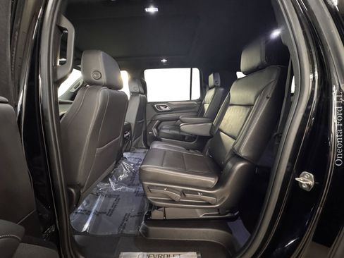 Used 2021 Chevrolet Suburban Z71 AWD/4WD image 12