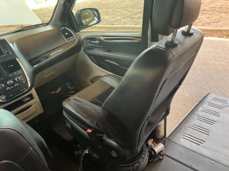 Used 2018 Dodge Grand Caravan SXT FWD image 47